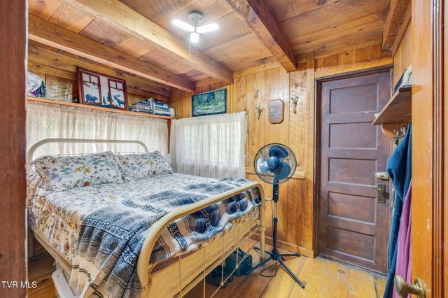 2453 Waters Edge Road, Duffield, VA 24244