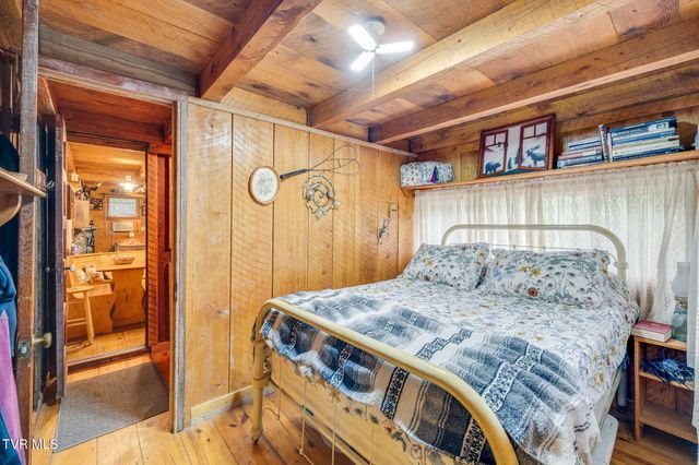 2453 Waters Edge Road, Duffield, VA 24244