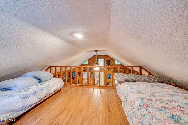 2453 Waters Edge Road, Duffield, VA 24244