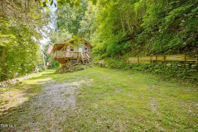 2453 Waters Edge Road, Duffield, VA 24244