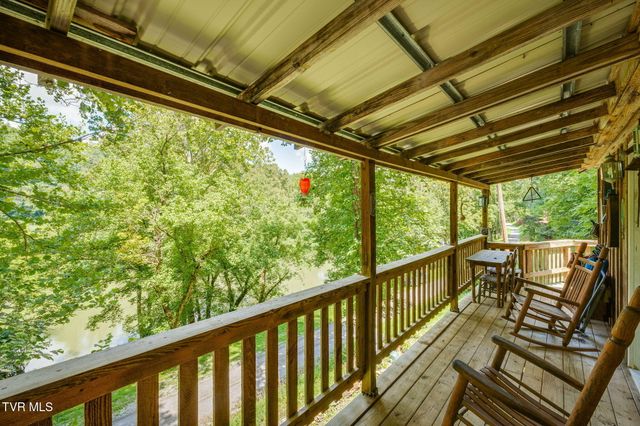 2453 Waters Edge Road, Duffield, VA 24244