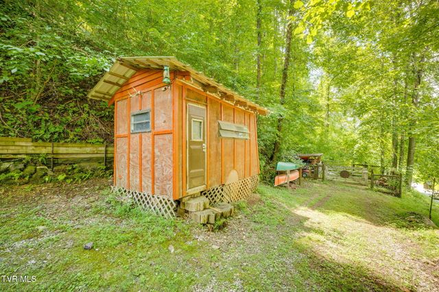 2453 Waters Edge Road, Duffield, VA 24244