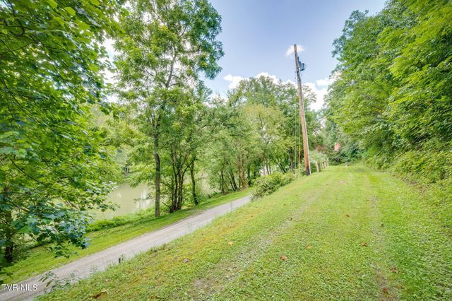 2453 Waters Edge Road, Duffield, VA 24244