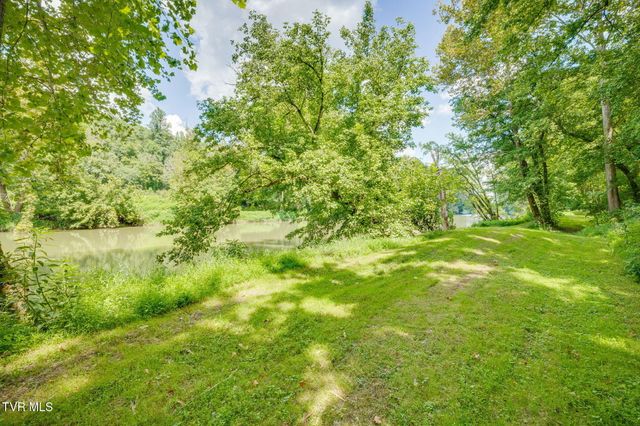 2453 Waters Edge Road, Duffield, VA 24244