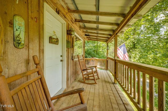 2453 Waters Edge Road, Duffield, VA 24244
