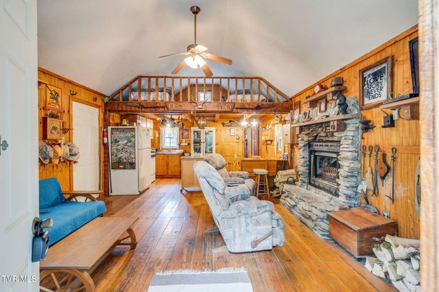 2453 Waters Edge Road, Duffield, VA 24244