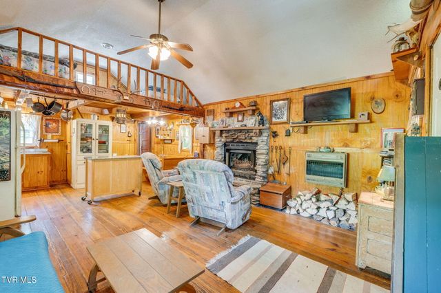 2453 Waters Edge Road, Duffield, VA 24244