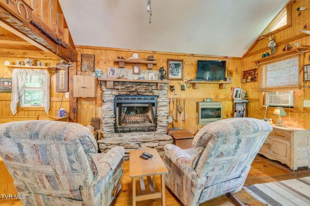 2453 Waters Edge Road, Duffield, VA 24244