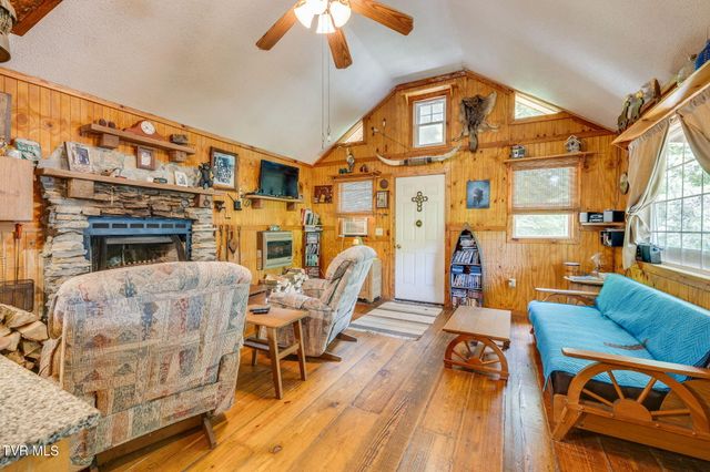 2453 Waters Edge Road, Duffield, VA 24244