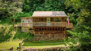 2453 Waters Edge Road, Duffield, VA 24244