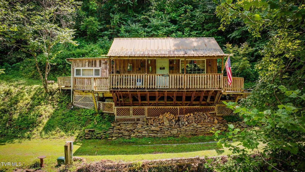 2453 Waters Edge Road, Duffield, VA 24244