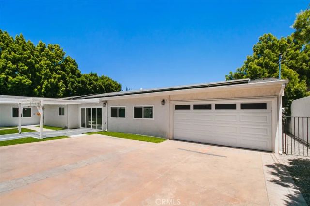 22841 Calvert St, Woodland Hills, CA 91367