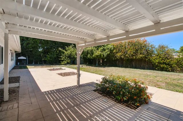 22841 Calvert St, Woodland Hills, CA 91367