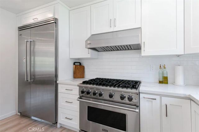 22841 Calvert St, Woodland Hills, CA 91367
