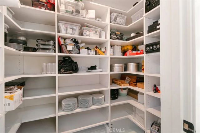 22841 Calvert St, Woodland Hills, CA 91367