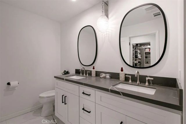 22841 Calvert St, Woodland Hills, CA 91367