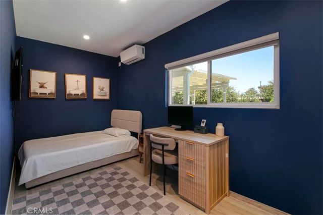 22841 Calvert St, Woodland Hills, CA 91367