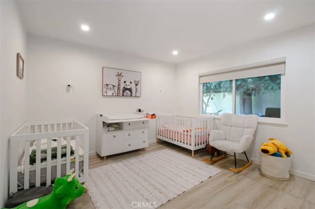 22841 Calvert St, Woodland Hills, CA 91367