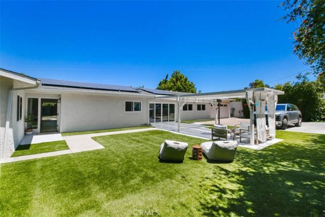 22841 Calvert St, Woodland Hills, CA 91367