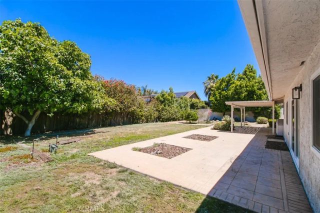 22841 Calvert St, Woodland Hills, CA 91367
