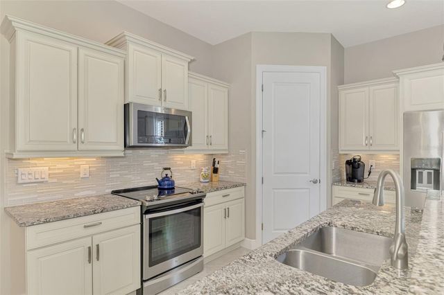 10407 MEDJOOL DRIVE, Venice, FL 34293