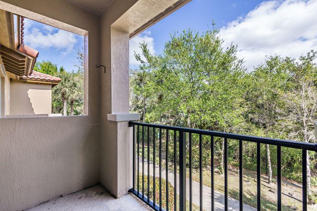 2912 Hidden Hills Road 1205, West Palm Beach, FL 33411