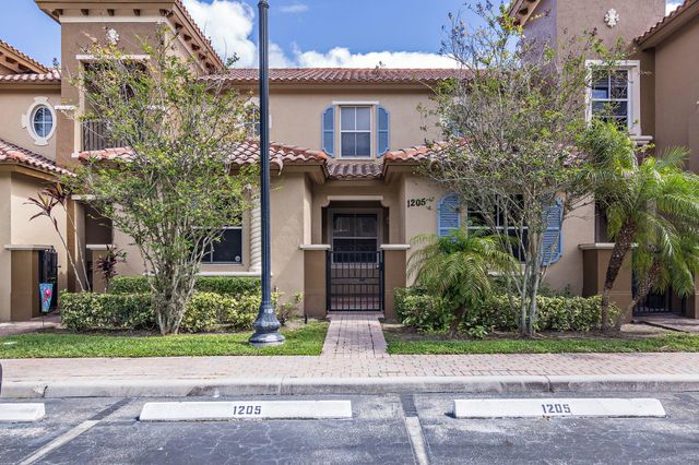 2912 Hidden Hills Road 1205, West Palm Beach, FL 33411