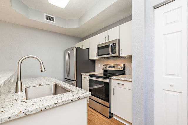 2912 Hidden Hills Road 1205, West Palm Beach, FL 33411