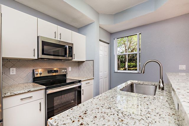 2912 Hidden Hills Road 1205, West Palm Beach, FL 33411