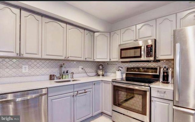 2716 GLENGYLE DR, Vienna, VA 22181