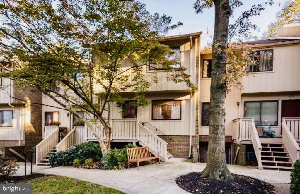 2716 GLENGYLE DR, Vienna, VA 22181