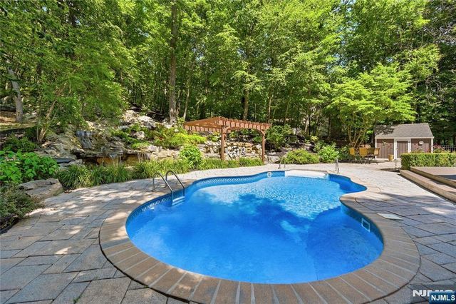 111 Kitchell Lake Drive, West Milford, NJ 07480