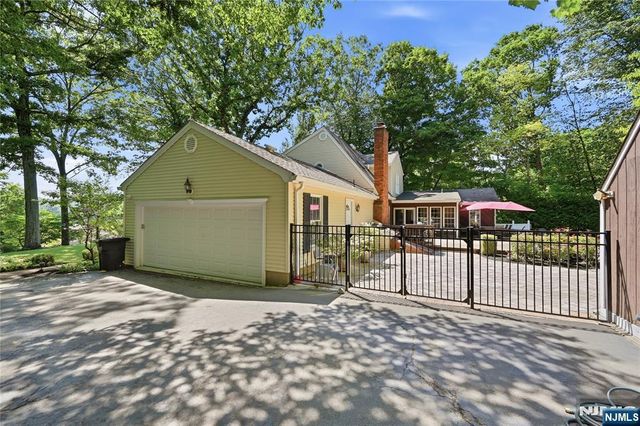 111 Kitchell Lake Drive, West Milford, NJ 07480