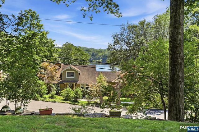 111 Kitchell Lake Drive, West Milford, NJ 07480