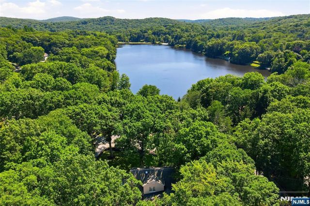 111 Kitchell Lake Drive, West Milford, NJ 07480