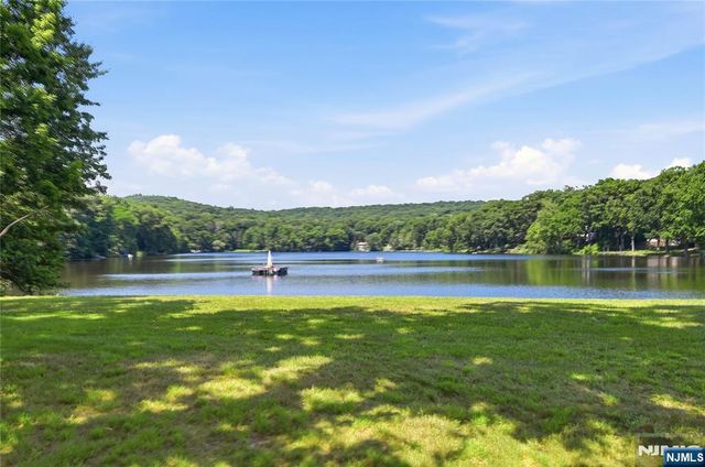 111 Kitchell Lake Drive, West Milford, NJ 07480