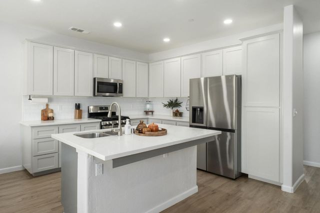 775 Kimball Lane, Hanford, CA 93230