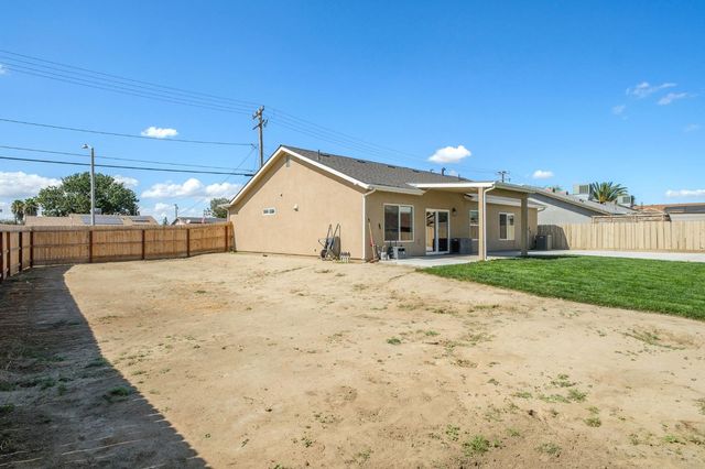775 Kimball Lane, Hanford, CA 93230