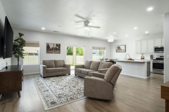 775 Kimball Lane, Hanford, CA 93230