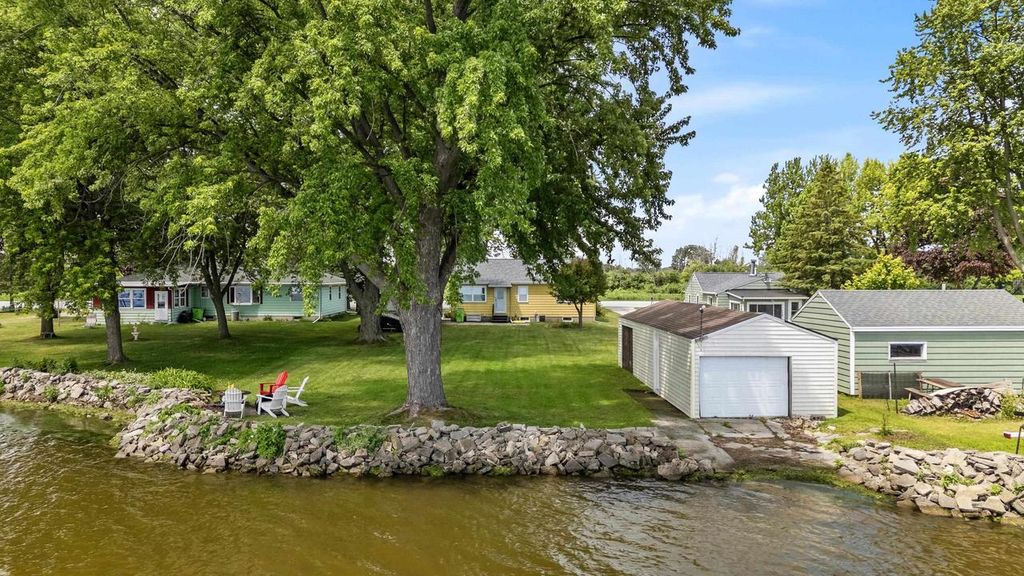 N9363 LAKESHORE DRIVE, Van Dyne, WI 54979
