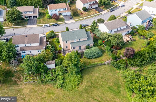 41 FLINT RIDGE DR, Shillington, PA 19607