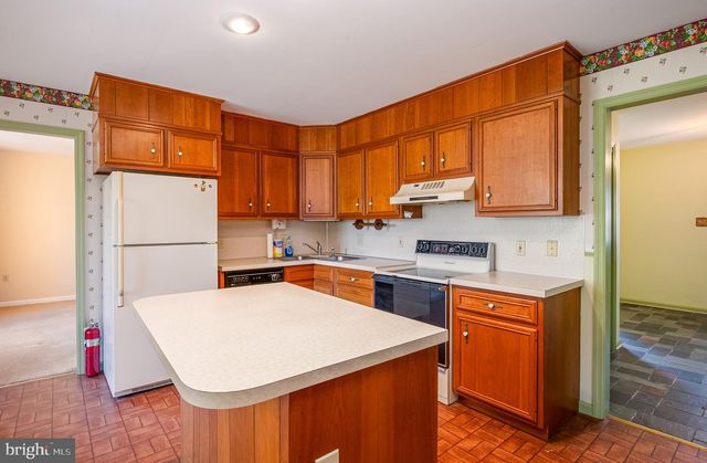 41 FLINT RIDGE DR, Shillington, PA 19607
