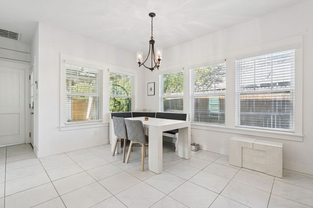 2844 S Adams Street, Fort Worth, TX 76110