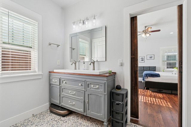 2844 S Adams Street, Fort Worth, TX 76110