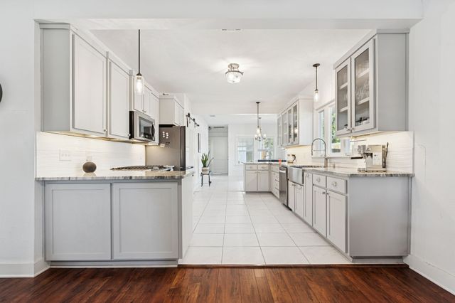 2844 S Adams Street, Fort Worth, TX 76110