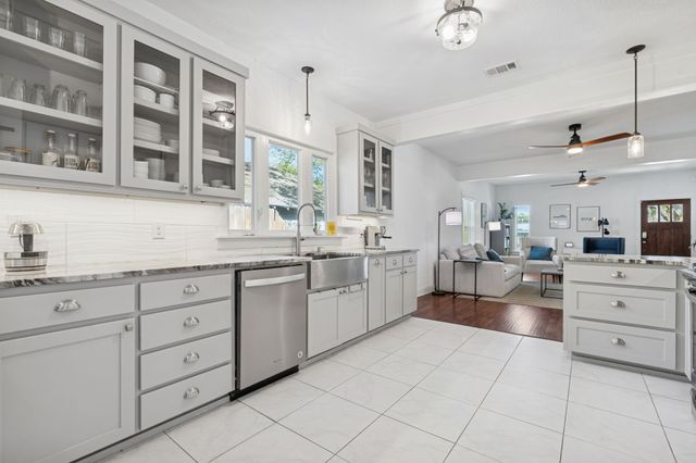 2844 S Adams Street, Fort Worth, TX 76110