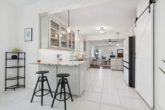 2844 S Adams Street, Fort Worth, TX 76110