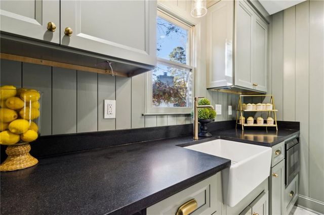 420 Hackberry Court, Roswell, GA 30076