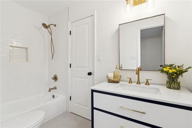 420 Hackberry Court, Roswell, GA 30076