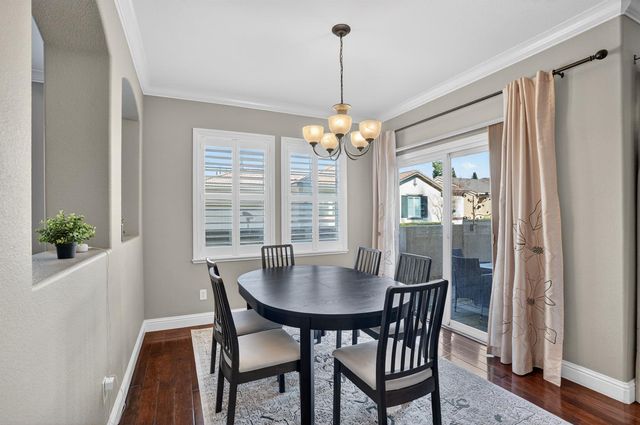 8006 Linda Isle Ln, Sacramento, CA 95831